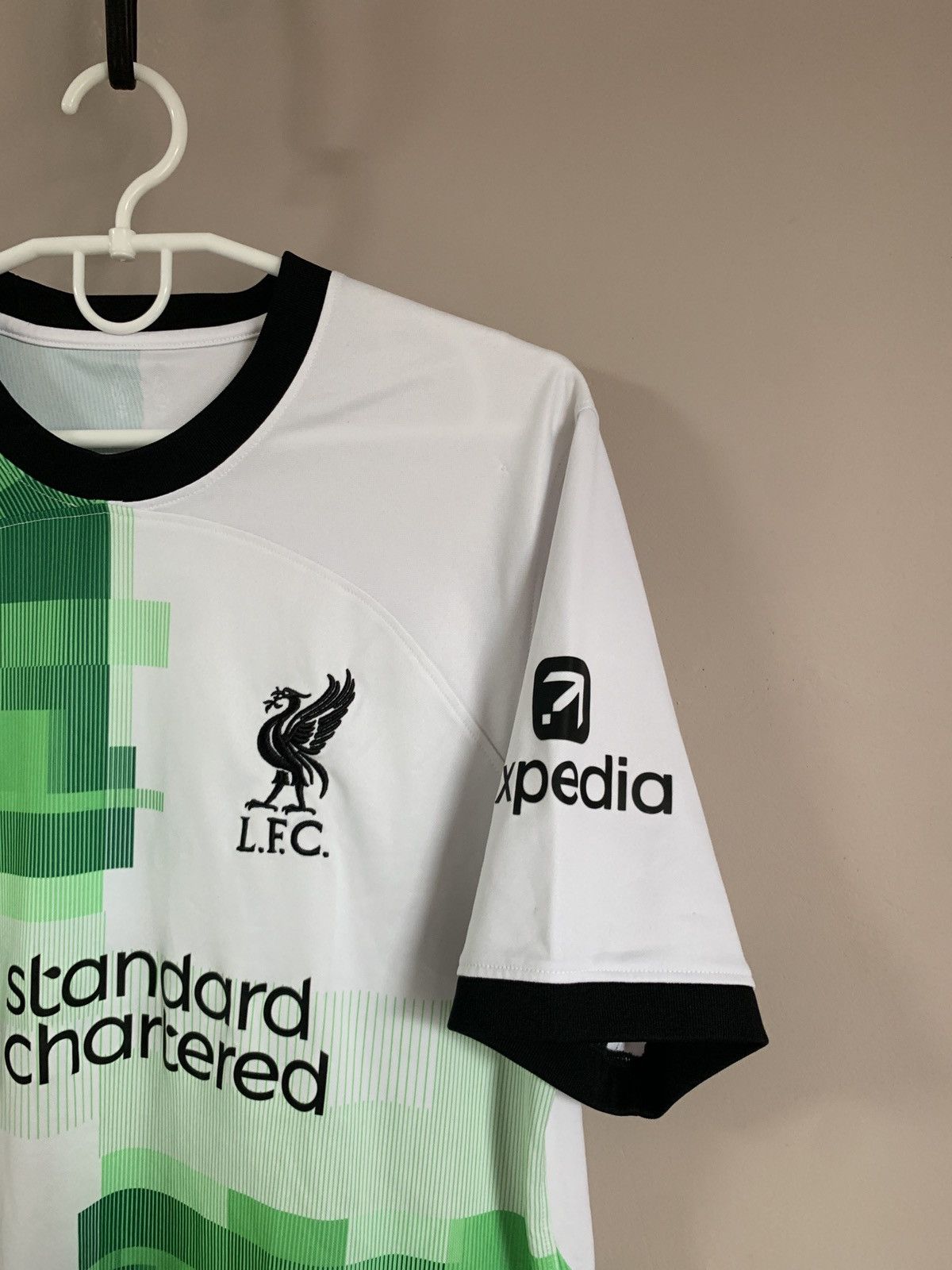 Nike Liverpool Away Football Shirt Nike Soccer Jersey Size M Size US M / EU 48-50 / 2 - 4 Thumbnail