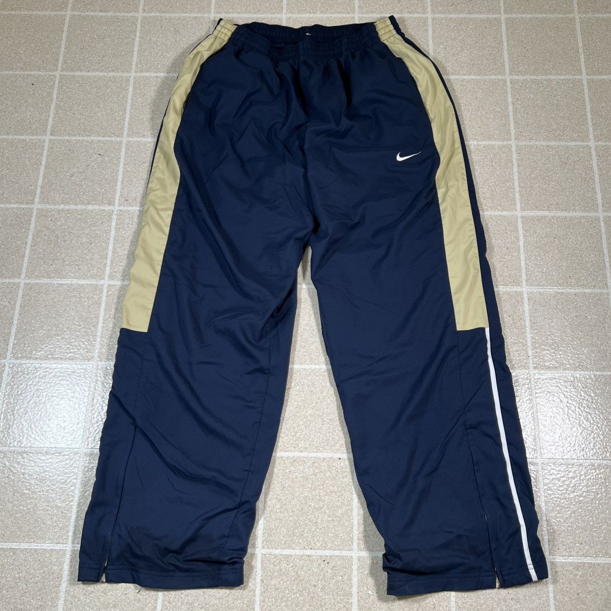 Nike Vintage Y2K Nike Mens 2XL Navy Windbreaker Track Pants Baggy Size US 31 - 1 Thumbnail