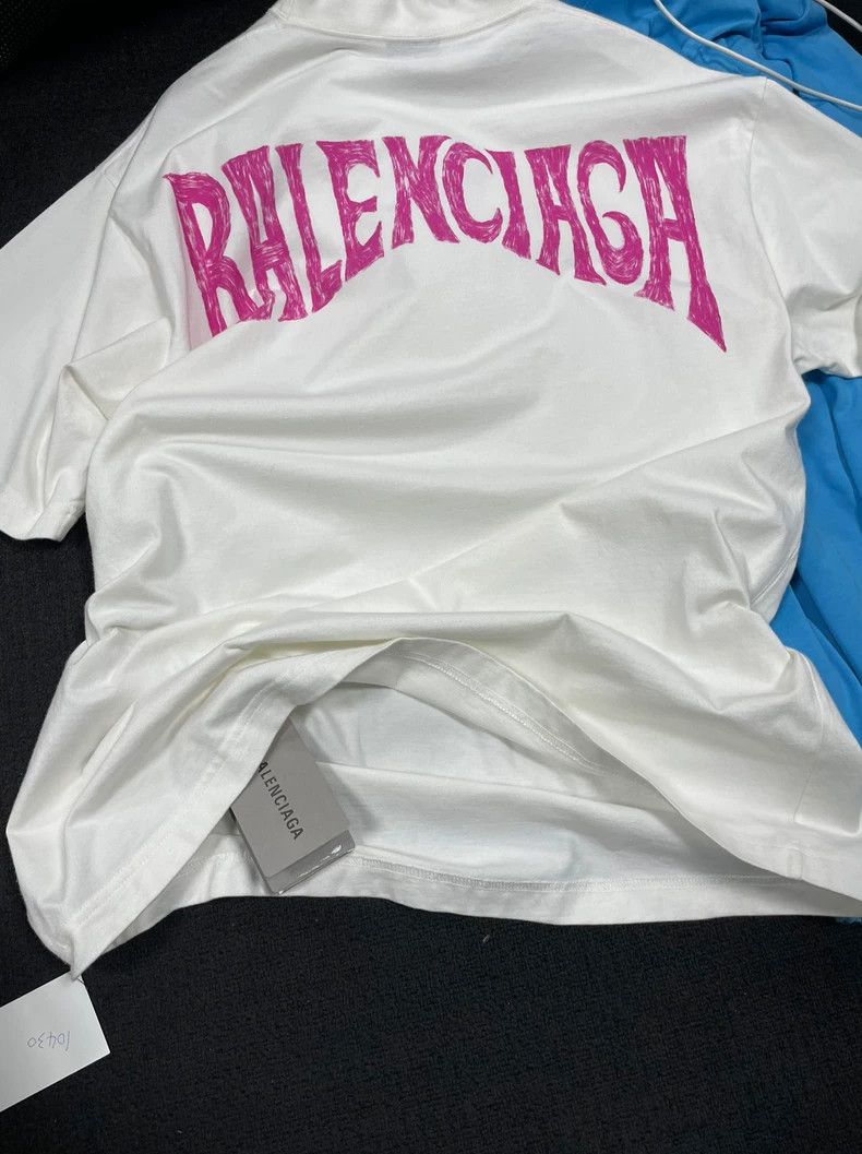 Balenciaga Balenciaga New back bat logo white short sleeve Size US S / EU 44-46 / 1 - 1 Thumbnail