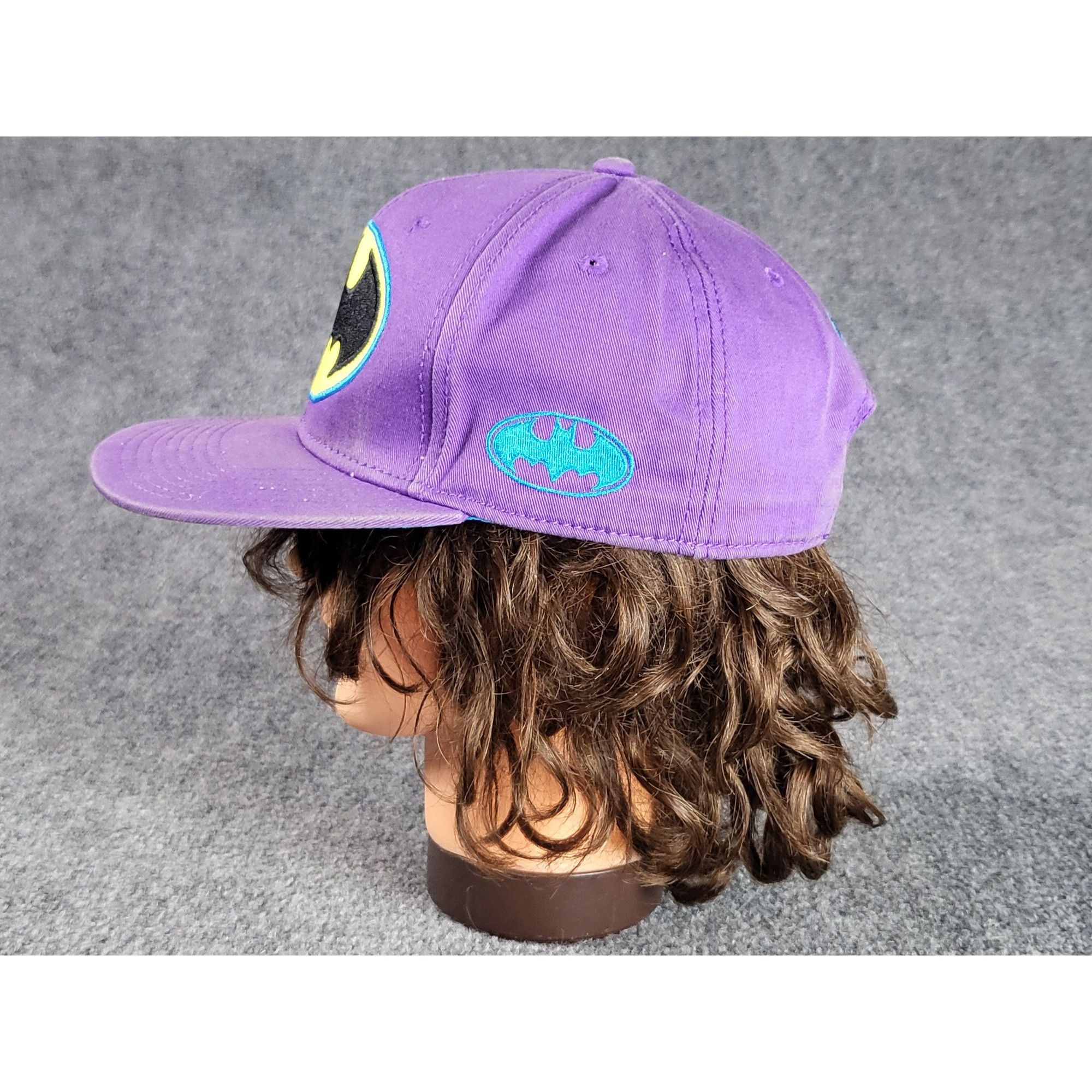 DC Comics Batman DC Comics Snapback Purple Embroidered Logo Casual Str Size ONE SIZE - 2 Thumbnail