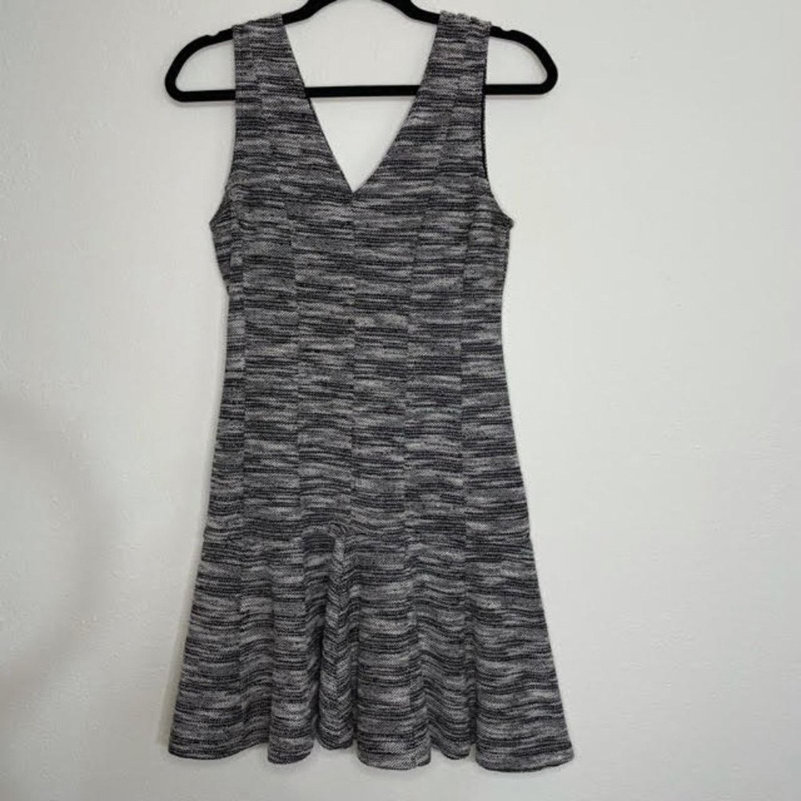 Banana Republic Banana Republic Gray Tweed Skater Dress Size 6 Fit & Flare Size M / US 6-8 / IT 42-44 - 1 Thumbnail