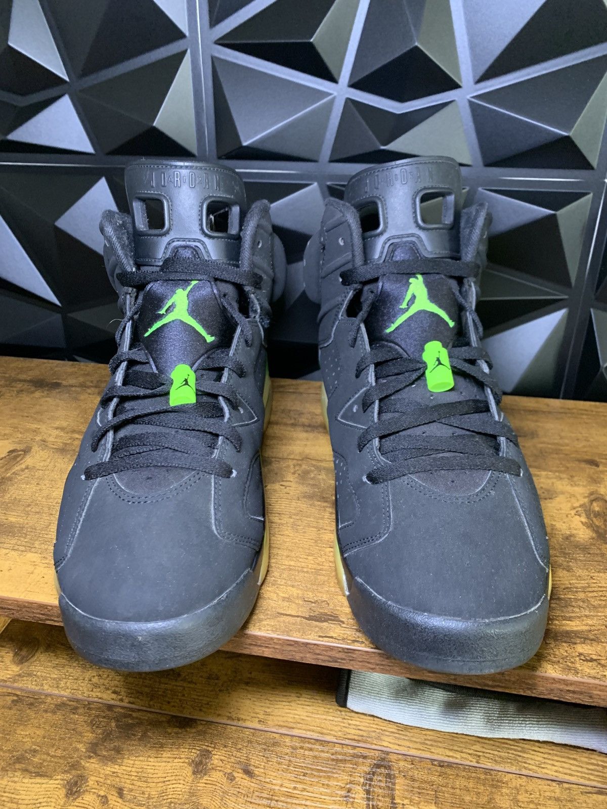 Jordan Brand Jordan 6 Electric Green Size 11.5 Mens No Box Size US 11.5 / EU 44-45 - 2 Thumbnail