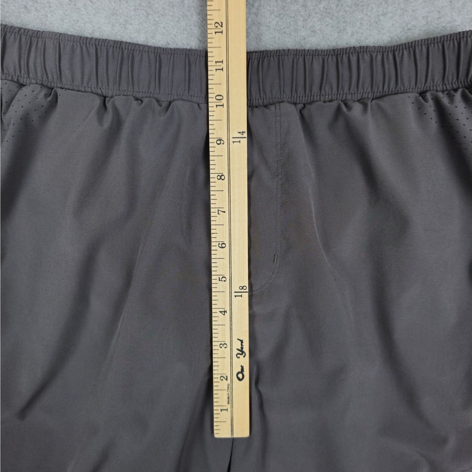 Rhone Rhone Medium Gray Athletic Shorts Lined Drawstring Pockets Size US 32 / EU 48 - 8 Thumbnail