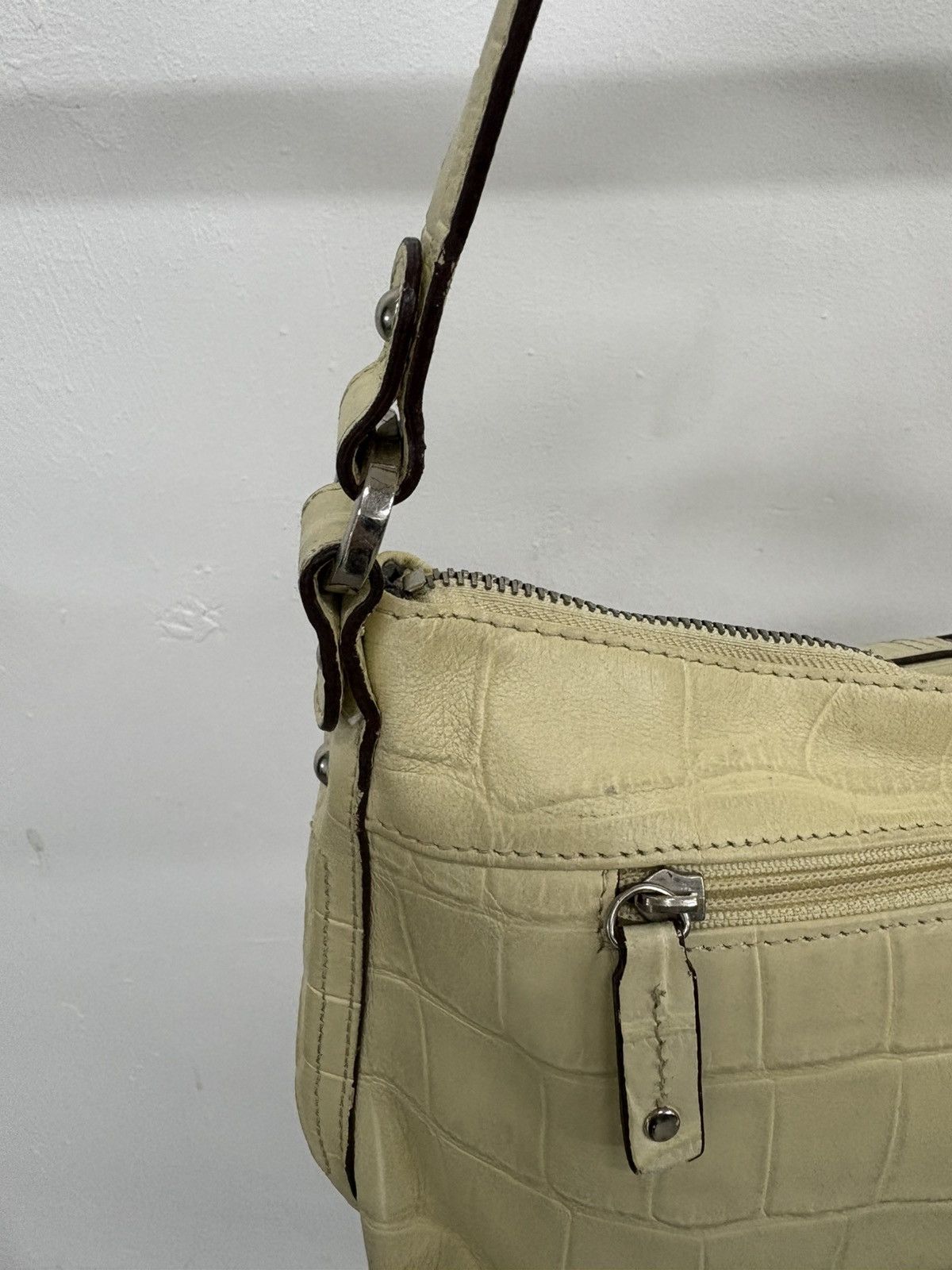Genuine Leather Vintage Tignanello Ivory Green Leather Bag Y2k Diesel style Size ONE SIZE - 9 Thumbnail