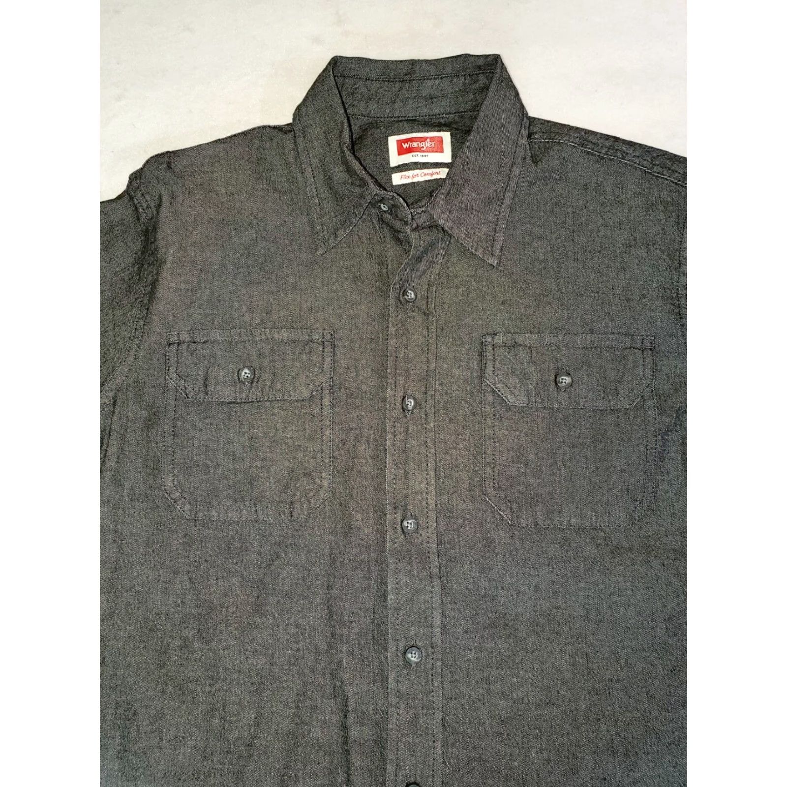 Wrangler Wrangler Mens Button-Up Denim Shirt Long Sleeve Dark Charcoal Stretch Flex for Comfort Sz Medium Regular Fit Casual Casual Mens Size US M / EU 48-50 / 2 - 2 Thumbnail