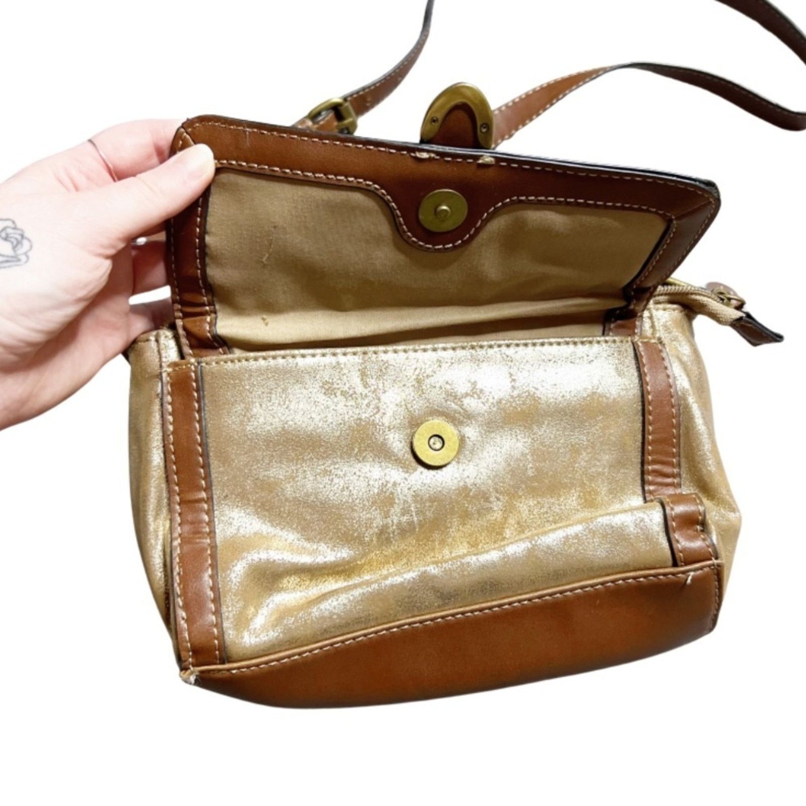 Chaps Chaps Metallic Gold Brown Faux Leather Zip Crossbody Purse Size ONE SIZE - 5 Thumbnail