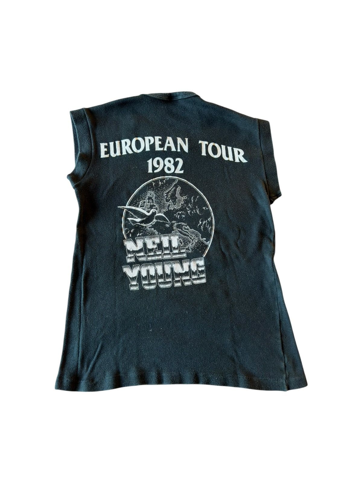 Band Tees *RARE* 1982 80s VINTAGE NEIL YOUNG POP EUROPE TOUR MUSIC TEE Size US S / EU 44-46 / 1 - 4 Thumbnail