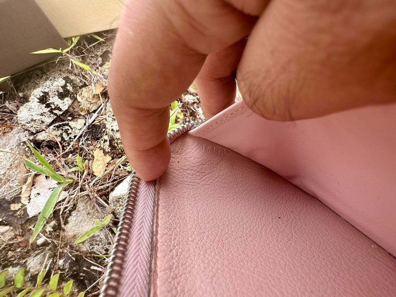 Louis Vuitton Authentic Louis Vuitton Monogram Mahina Magnolia Wallet Size ONE SIZE - 10 Thumbnail