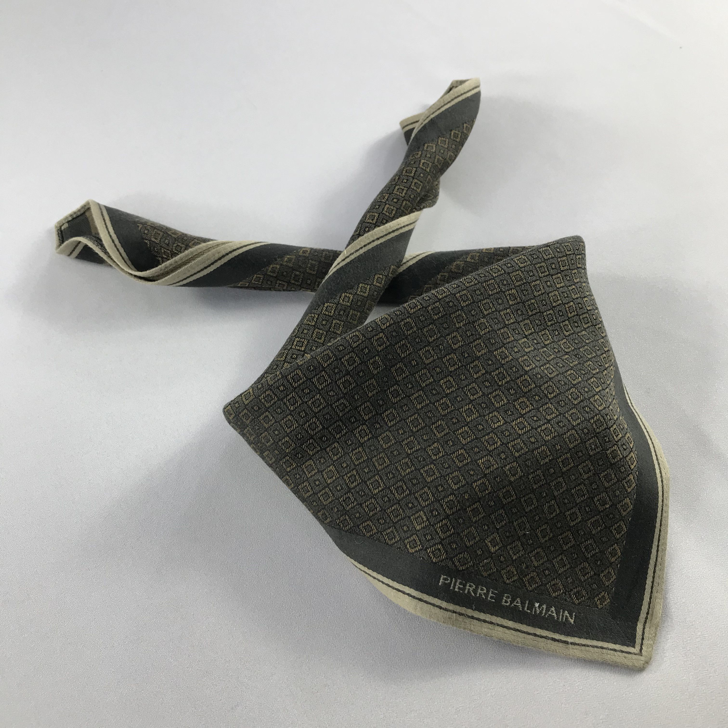 Pierre Balmain Pierre Balmain Handkerchief / Bandana / Neckerchief C808 Size ONE SIZE - 2 Thumbnail