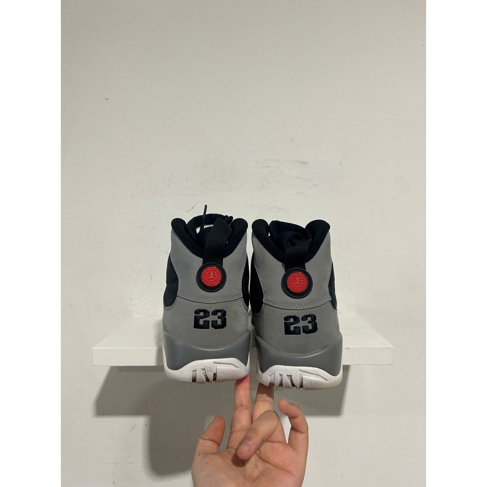 Nike JORDAN 9 RETRO PARTICLE GREY SIZE 12 PREOWNED Size US 12 / EU 45 - 3 Thumbnail