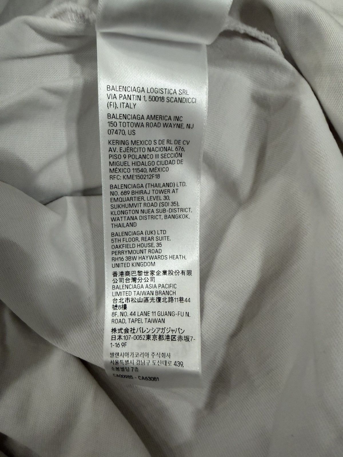 Balenciaga Balenciaga white piercing t-shirt 5 Size US XXL / EU 58 / 5 - 10 Thumbnail