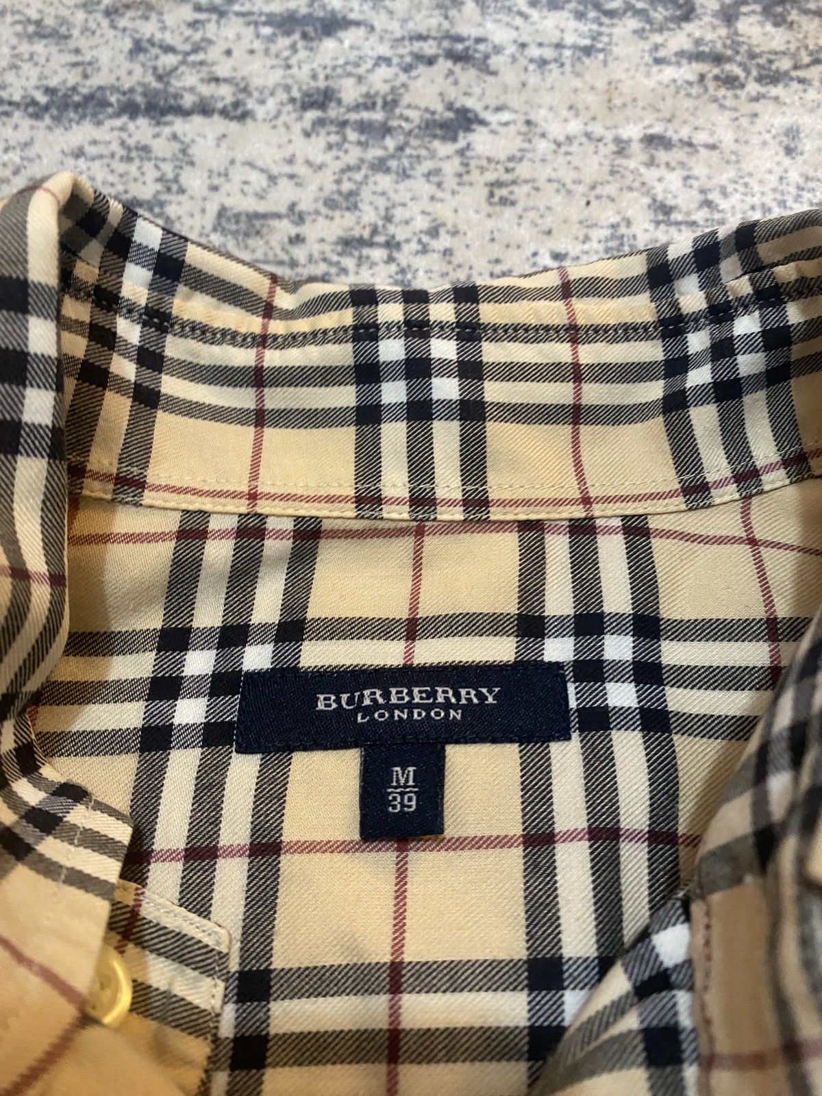 Burberry Burberry luxury fullprint nova check shirt button up Size US M / EU 48-50 / 2 - 2 Thumbnail