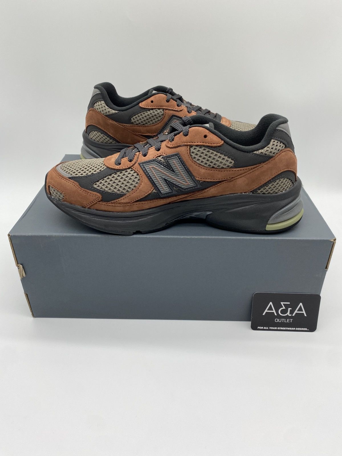 New Balance New Balance 2010 Pecan US 10 Brand New Free Shipping Size US 10 / EU 43 - 2 Thumbnail