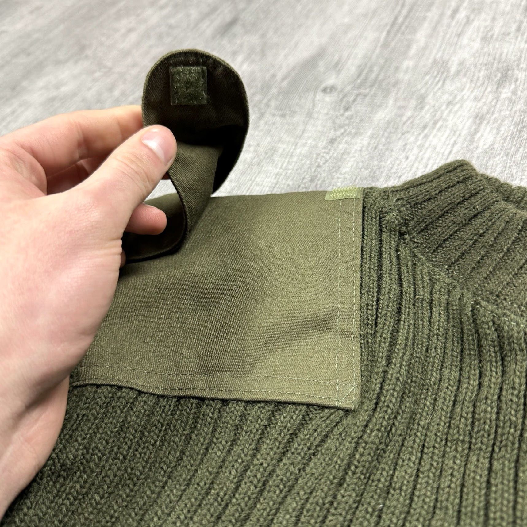 Olive VINTAGE DSCP US Military Crewneck Sweater Olive Green 38 Mens Wool Cable-Knit Epaulettes Patches Army Outdoor N/A Size US M / EU 48-50 / 2 - 5 Thumbnail