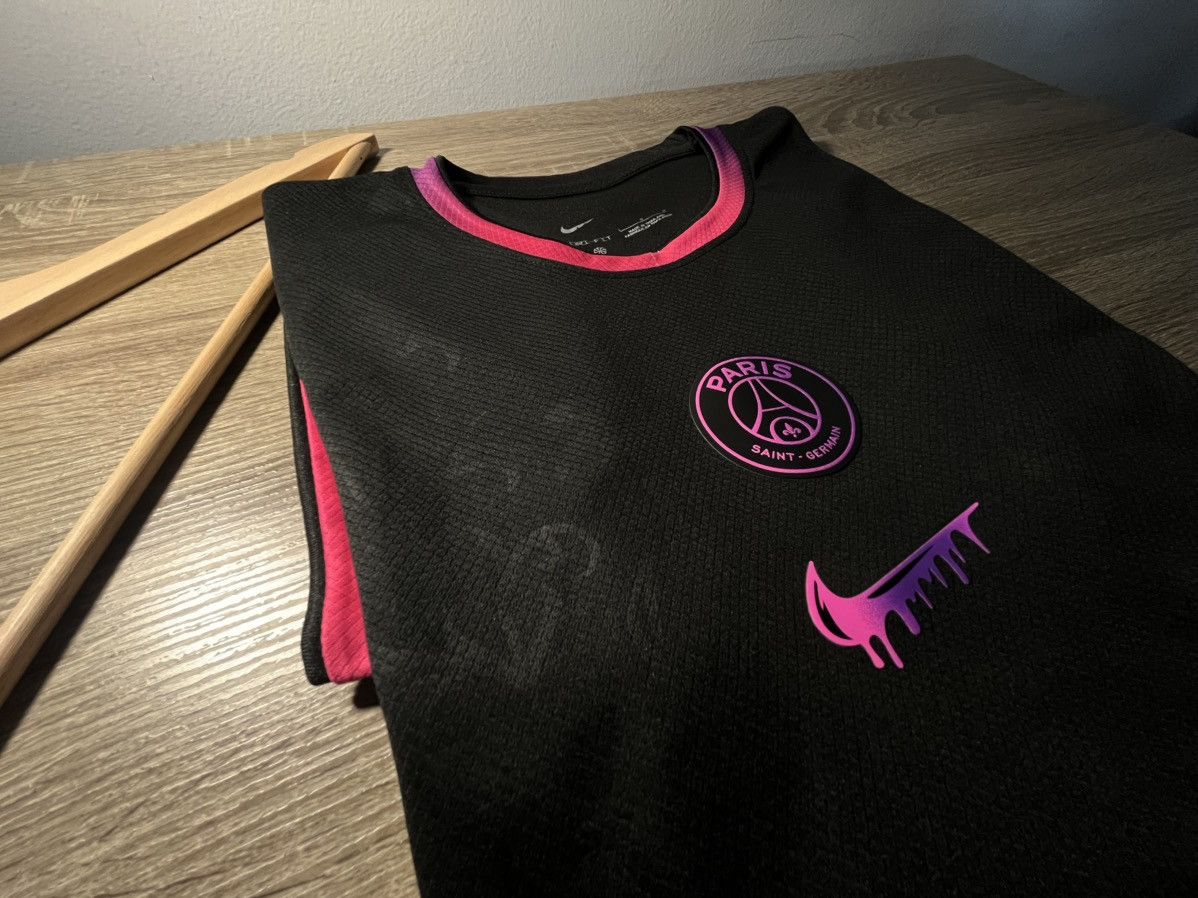 Nike Paris-saint Germain 2025-2026 special edition jersey Size US L / EU 52-54 / 3 - 2 Thumbnail
