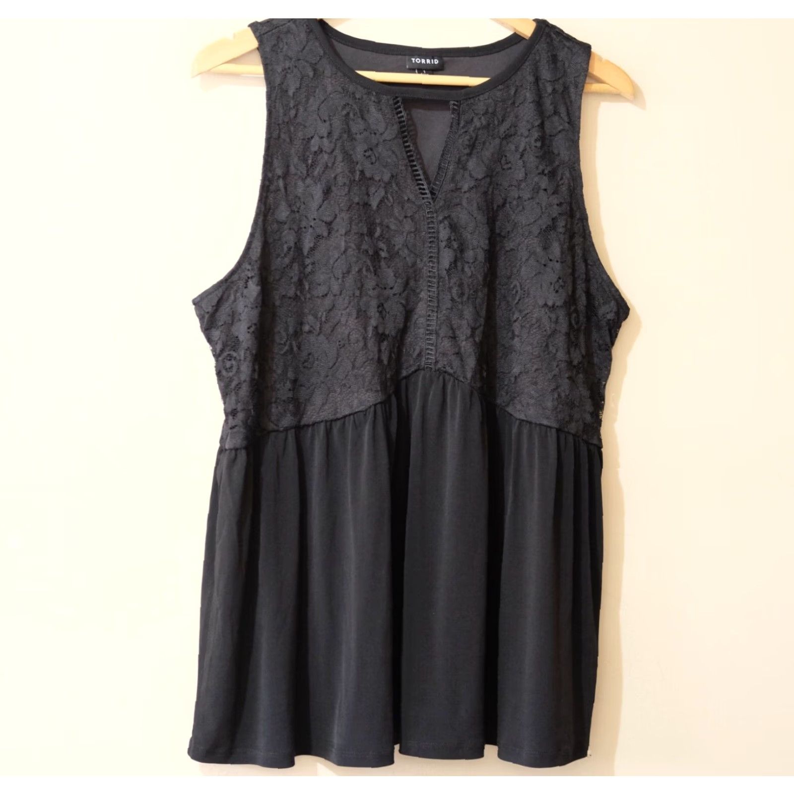 Torrid Torrid Black Lace Top Sleeveless Tunic Women's Size 1 Shirt Blouse Lace Nylon/Spandex Spring Summer VINTAGE? No (omit) Size XS / US 0-2 / IT 36-38 - 2 Thumbnail