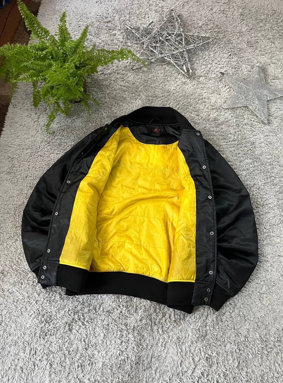 Jordan Brand × Vintage Air Jordan Bomber Light Jackets Streetwear Vintage Logo Rare Size US M / EU 48-50 / 2 - 6 Thumbnail