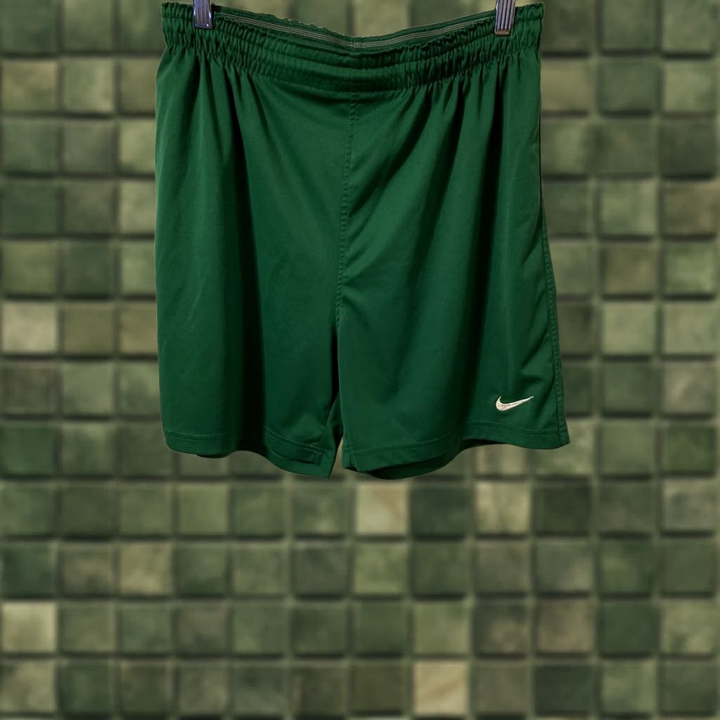 Nike VINTAGE Nike Mens SZ L Green Basketball Shorts Nike 2189 Mens Regular L Green Basketball Shorts Size US 33 - 1 Thumbnail