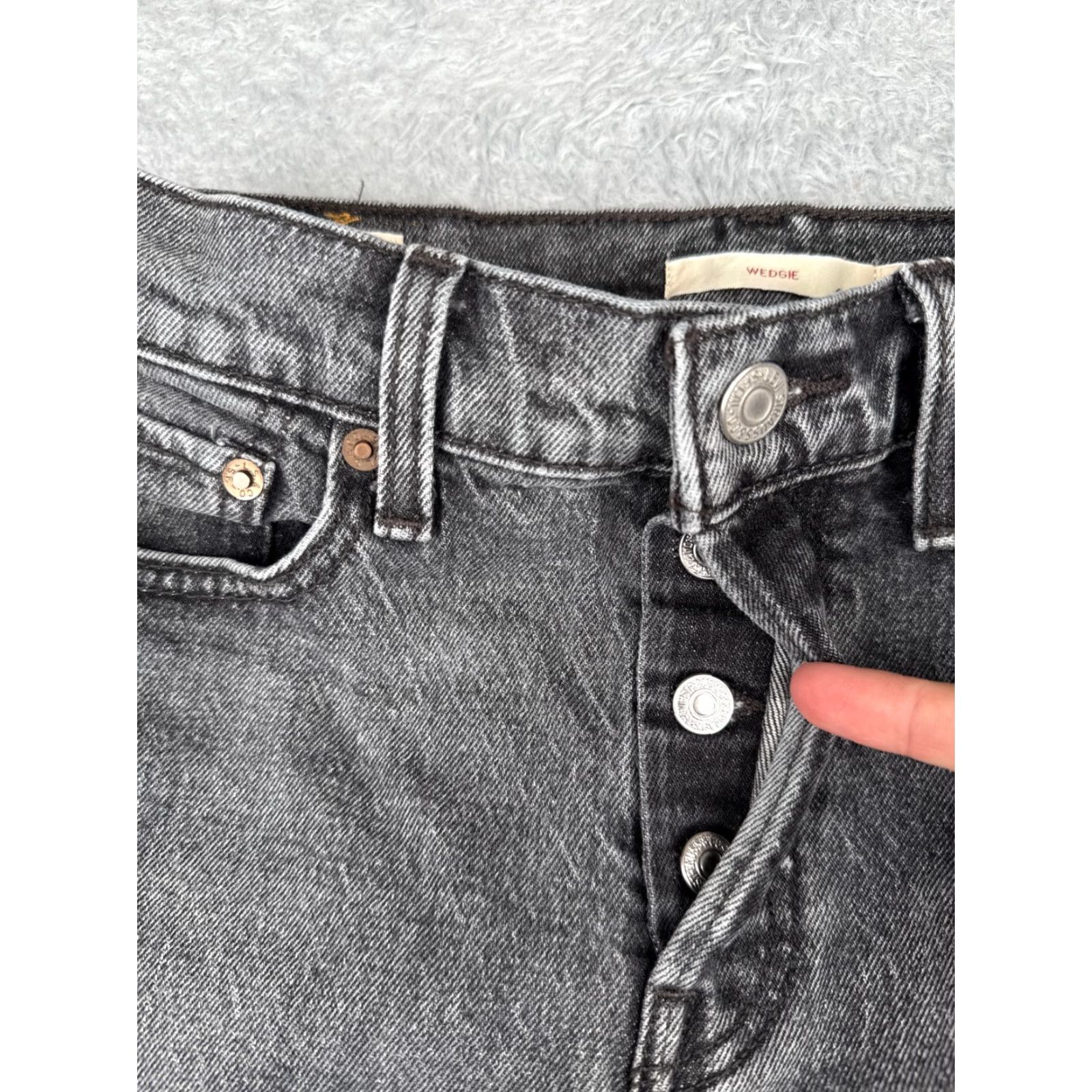 Levi's Levi's Wedgie Fit Vintage Women’s Black Denim Jeans 26x27 Straight Stretch Distressed Cotton Mid Rise Holiday Theme Size 26" / US 2 / IT 38 - 5 Thumbnail