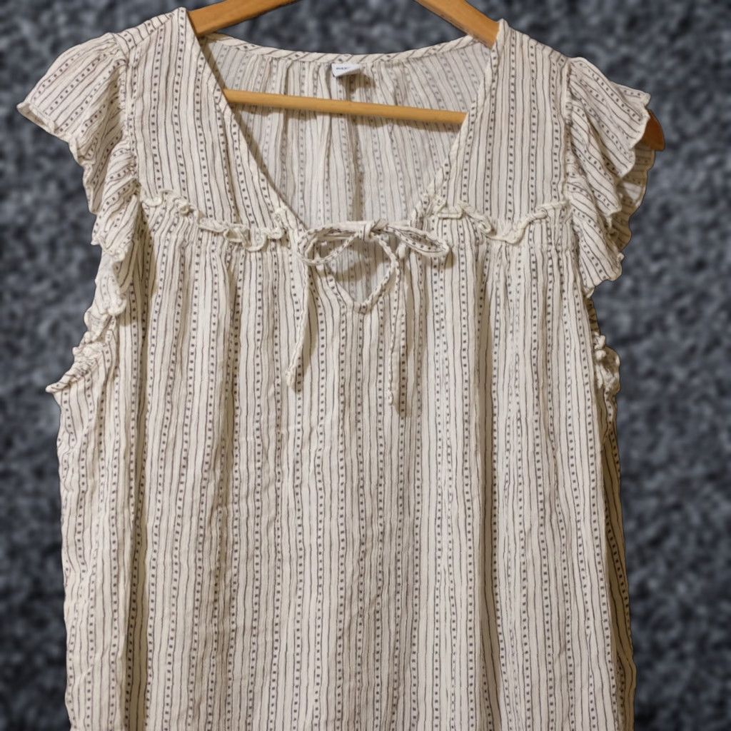 Old Navy Old Navy Blouse Shirt Women's L Tall Ivory/Grey RuffleTop Spuer Soft Lightweight Knit V-Neck Short Sleeve Bohemian Regular Size Type: Tall Size L / US 10 / IT 46 - 1 Thumbnail