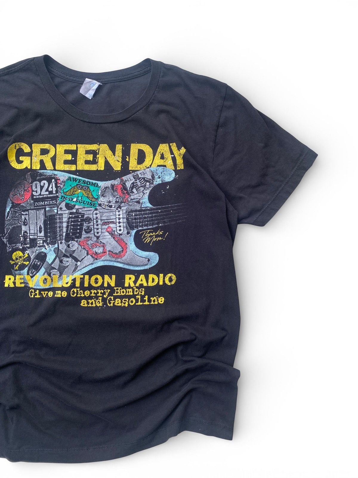 Band Tees Green Day Revolution Radio Guitar Graphic Tee Black M Fit Size US M / EU 48-50 / 2 - 2 Thumbnail