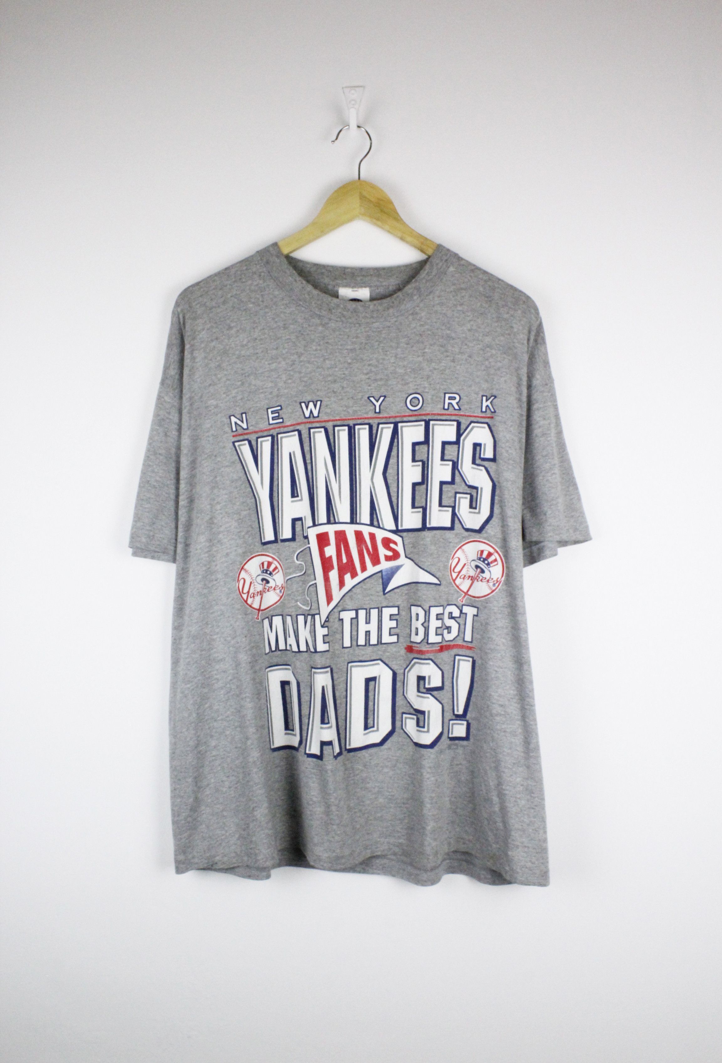 New York Yankees Vintage 1997 New York Yankees DAD "1" Graphic T-shirt Size US XL / EU 56 / 4 - 1 Thumbnail