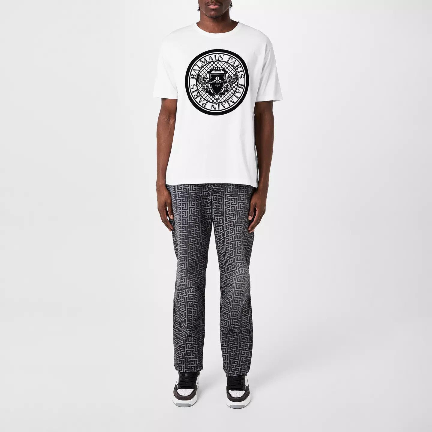 Balmain o1g2r1mq0426 Coin T Shirt in White Size US XXL / EU 58 / 5 - 6 Thumbnail