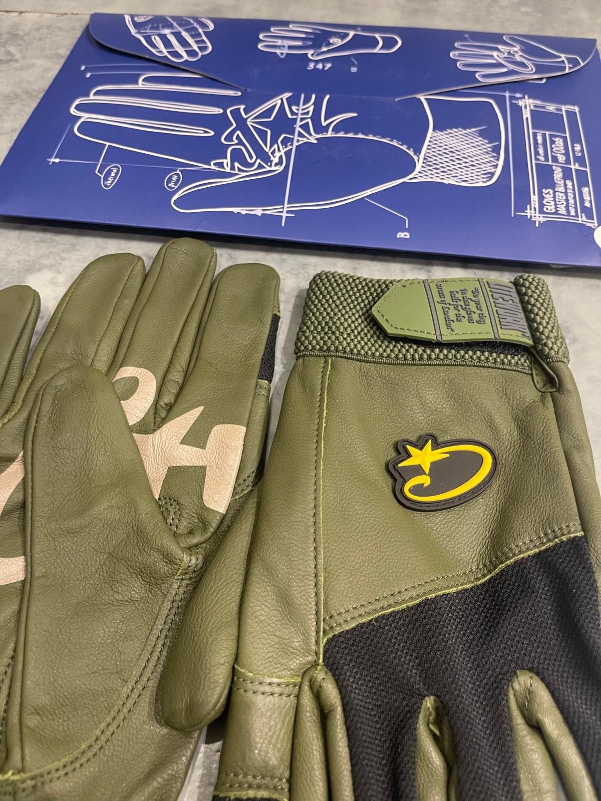 Corteiz Corteiz Leather Gloves Gutta Green Size ONE SIZE - 2 Thumbnail