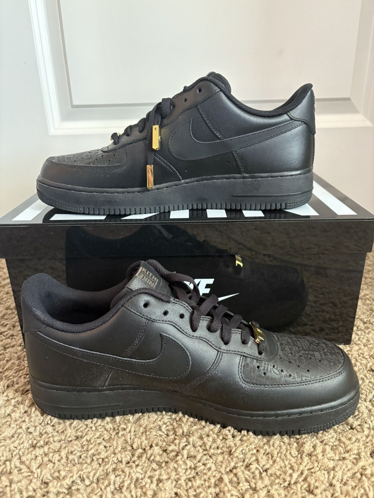 Kith × Nike Nike x Kith Friends and Family AF1 “Just Us” Blackout Size US 11.5 / EU 44-45 - 4 Thumbnail