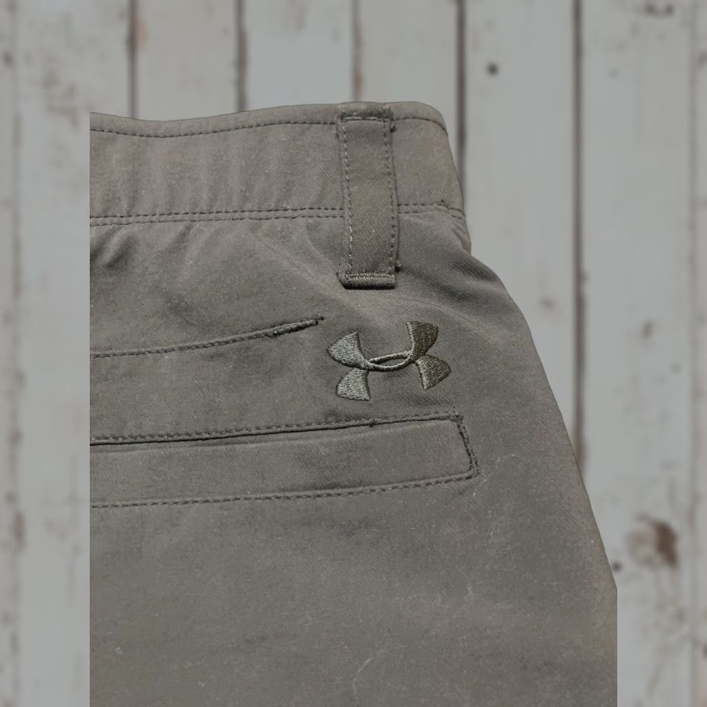 Under Armour VINTAGE Under Armour Men's Golf Shorts 32 Black Athletic Chinos Casual Stretch Sports Outdoor Size US 32 / EU 48 - 1 Thumbnail