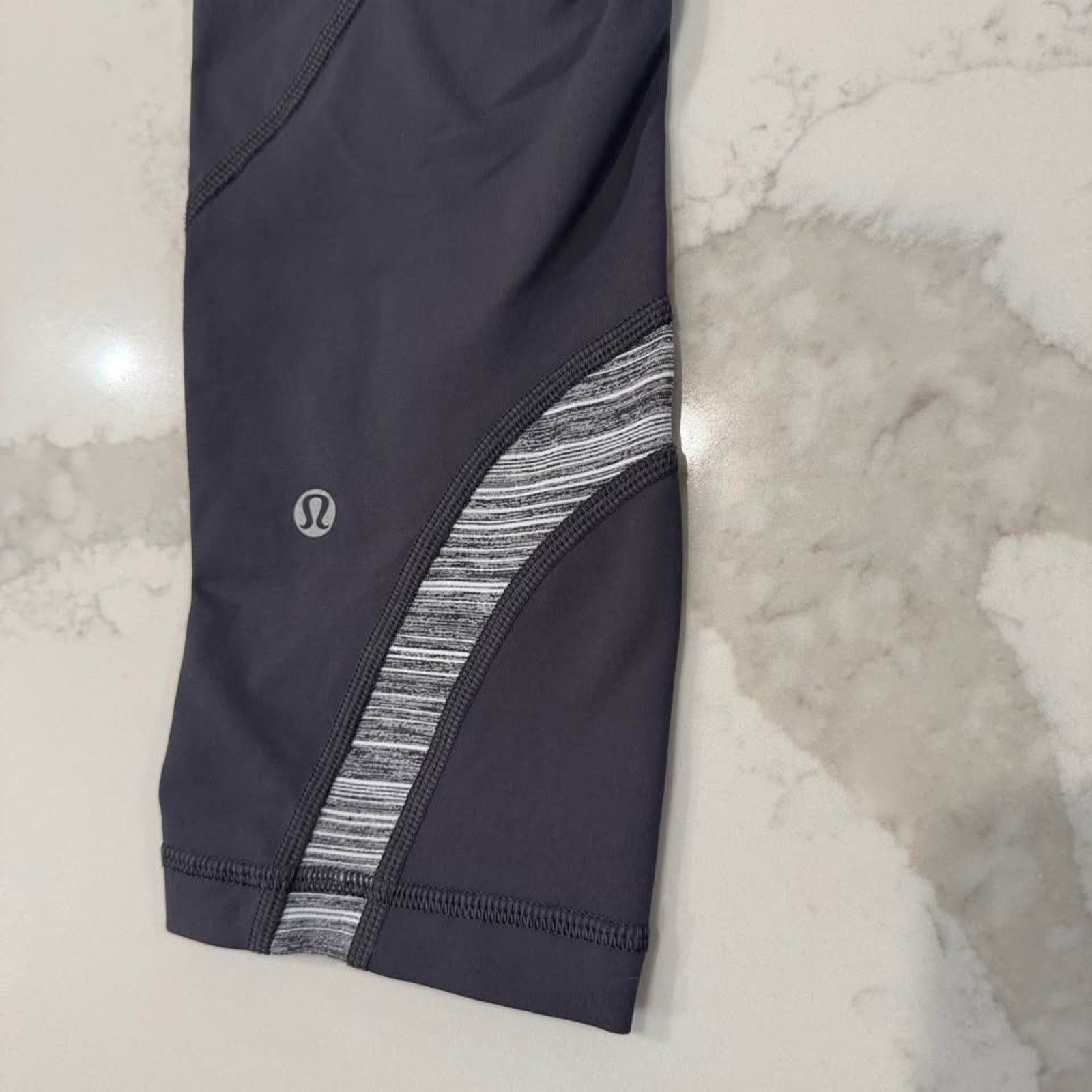 Lululemon Lululemon Run Inspire Crop II Leggings Women's 8 Gray/Purple Size 30" / US 8 / IT 44 - 8 Thumbnail