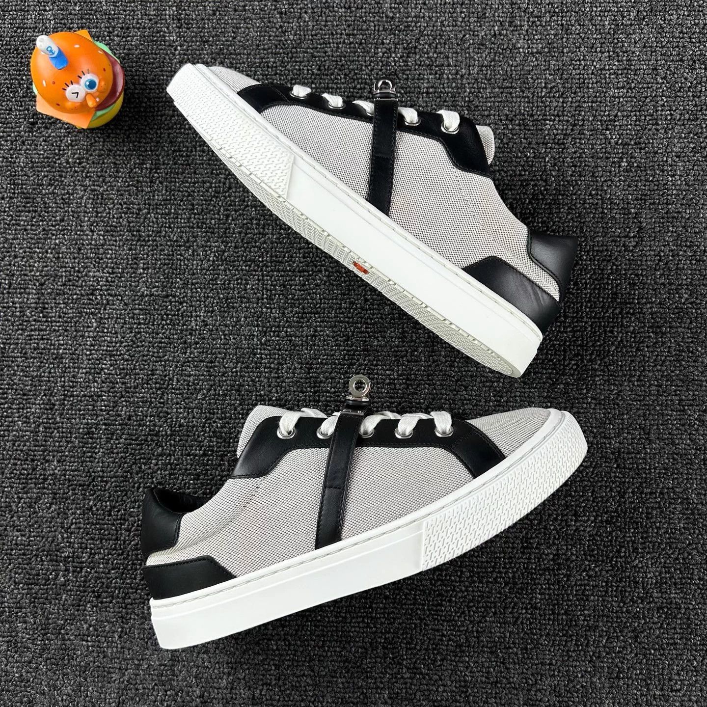 Hermes Hermes Silver Buckle Sneakers EUR 35 Pre-Owned Size US 4 / IT 34 - 4 Thumbnail
