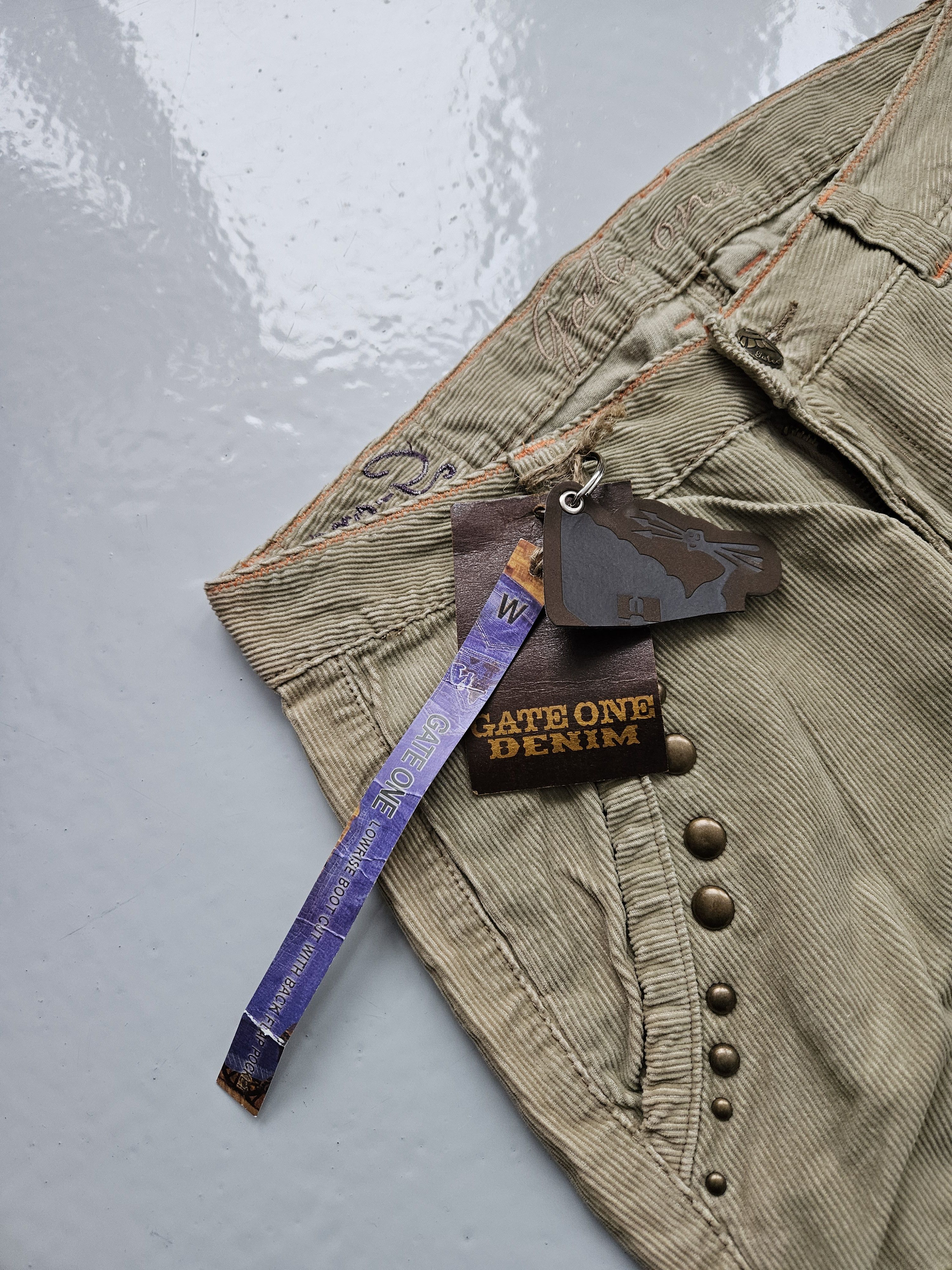 Vintage Vintage y2k corduroy studded bondage cargo flared pants Size 30" / US 8 / IT 44 - 7 Thumbnail