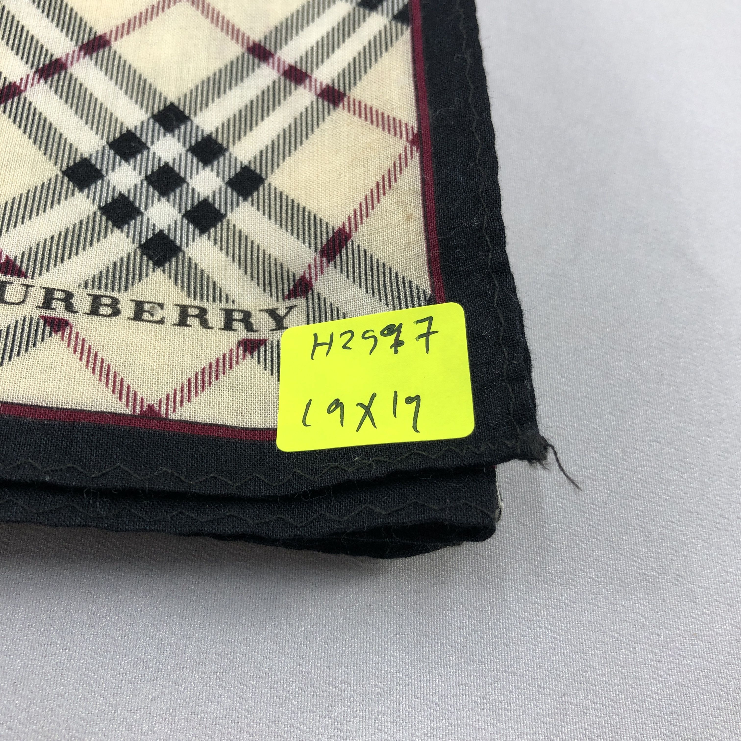 Burberry Burberry Nova Check Handkerchief Neckerchief Bandana H2997 Size ONE SIZE - 10 Thumbnail