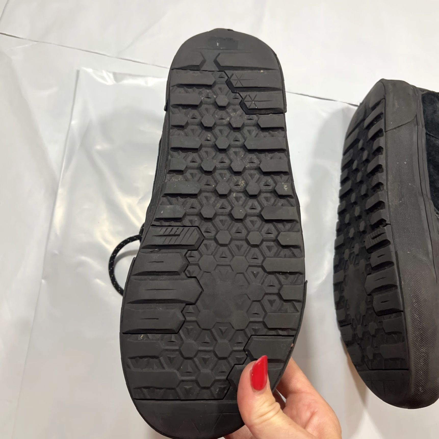 Vans VANS Sk8-Hi Mte BLACK HYDROGUARD 360 High Tops Unisex 7.5 Men’s 9 Women’s Sneaker High Top Rubber Suede All Black 40 Euro Vintage No Size US 8 / IT 38 - 5 Thumbnail