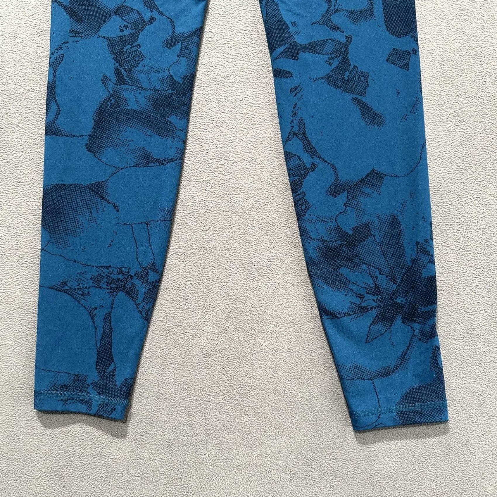 Old Navy Old Navy Active Go Dry Leggings Womens M Blue Floral AOP Print Stretch Yoga Size 32" / US 10 / IT 46 - 6 Thumbnail