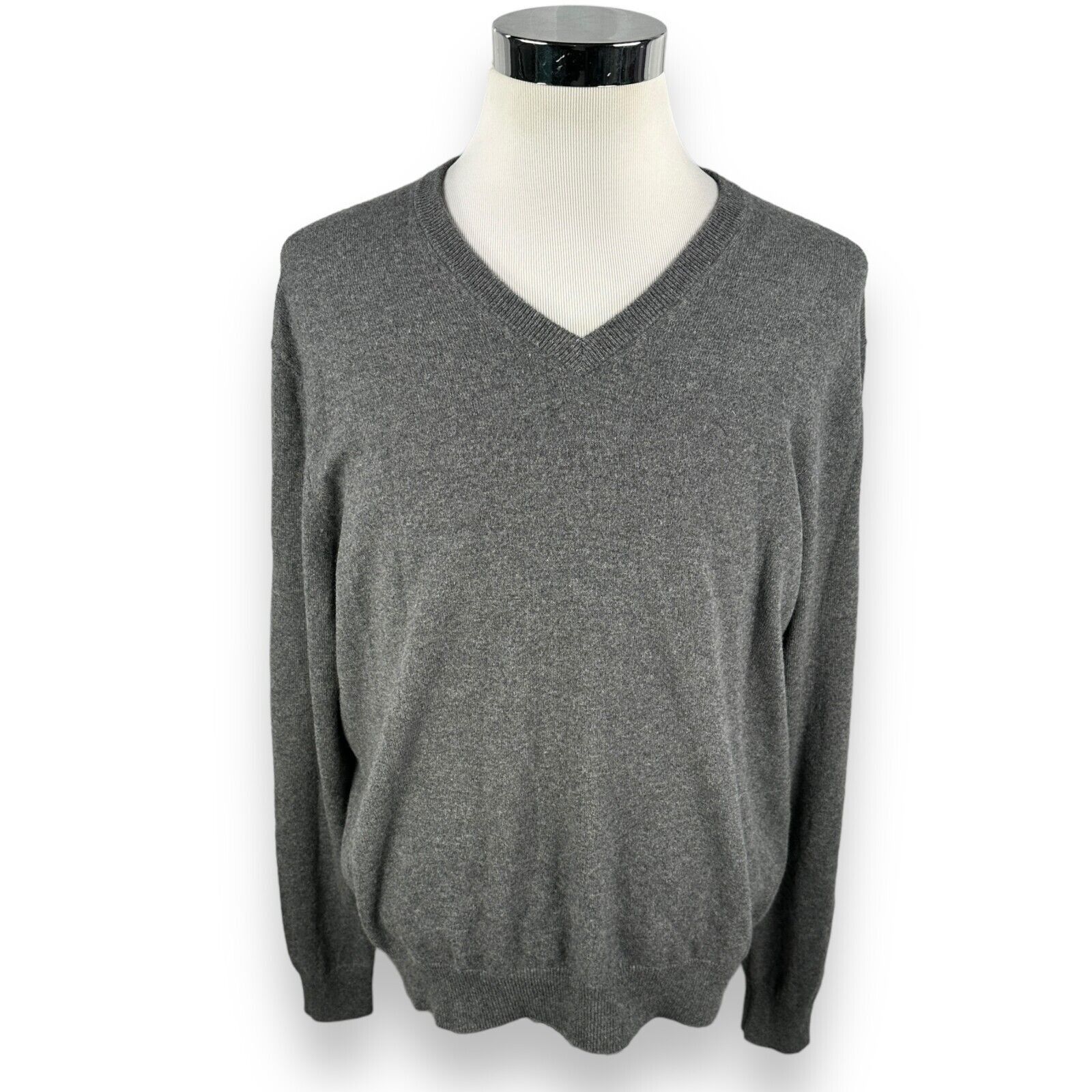 Neiman Marcus Neiman Marcus Cloud Cashmere Sweater XL Gray V-Neck Pullover Size US XL / EU 56 / 4 - 1 Thumbnail