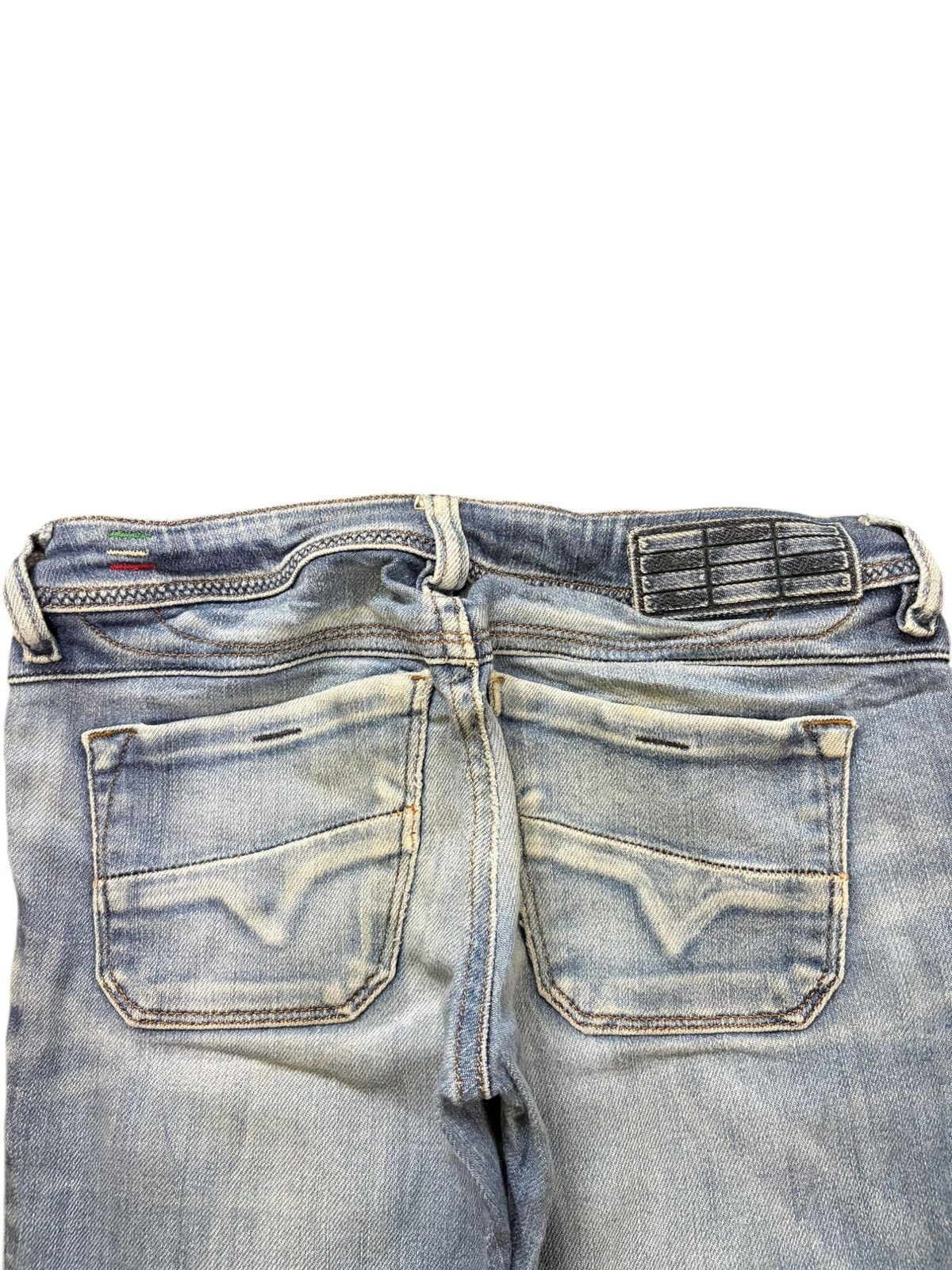 Diesel Vintage Italy Diesel Lowky Faded Wash Distressed Jeans Size 27" / US 4 / IT 40 - 4 Thumbnail