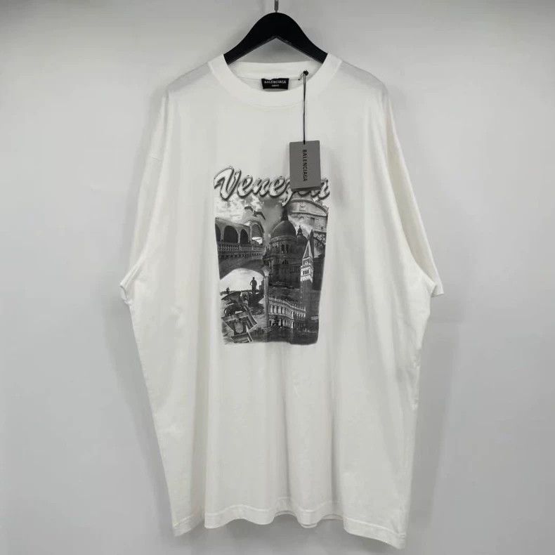 Balenciaga Balenciaga White Castle Short Sleeve Size US L / EU 52-54 / 3 - 1 Thumbnail