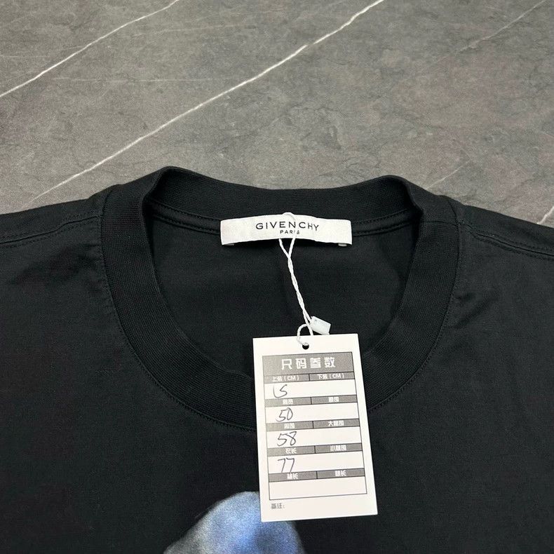 Givenchy Givenchy Big shark short-sleeve S size Size US S / EU 44-46 / 1 - 2 Thumbnail
