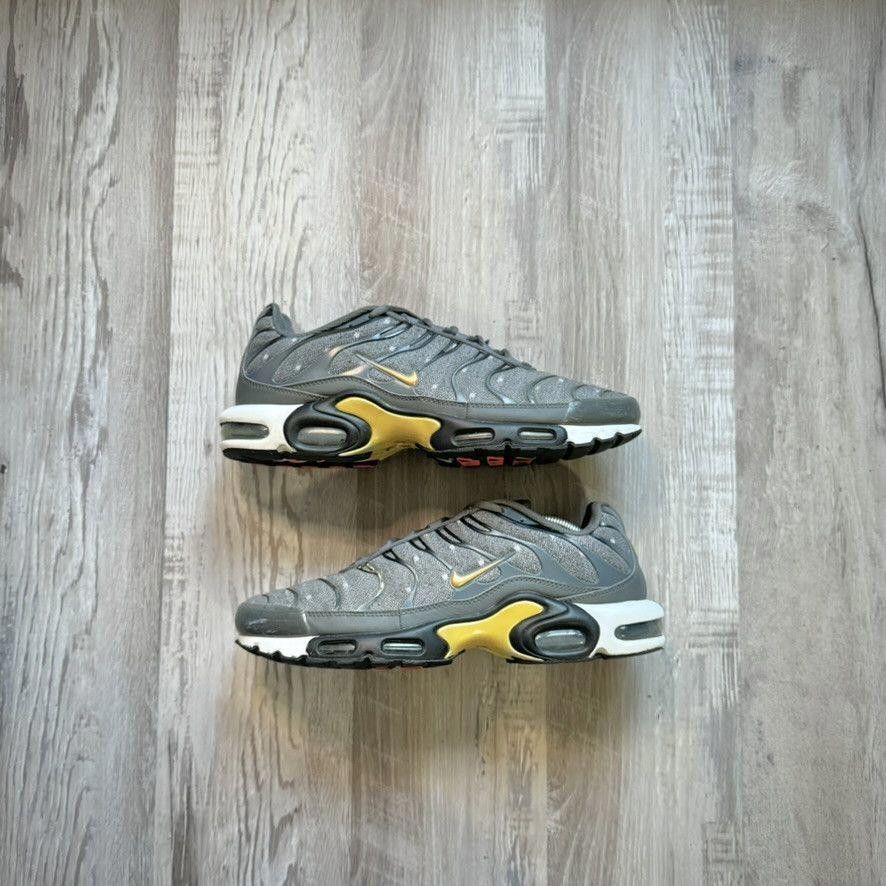 NIKE • Air Max Plus 