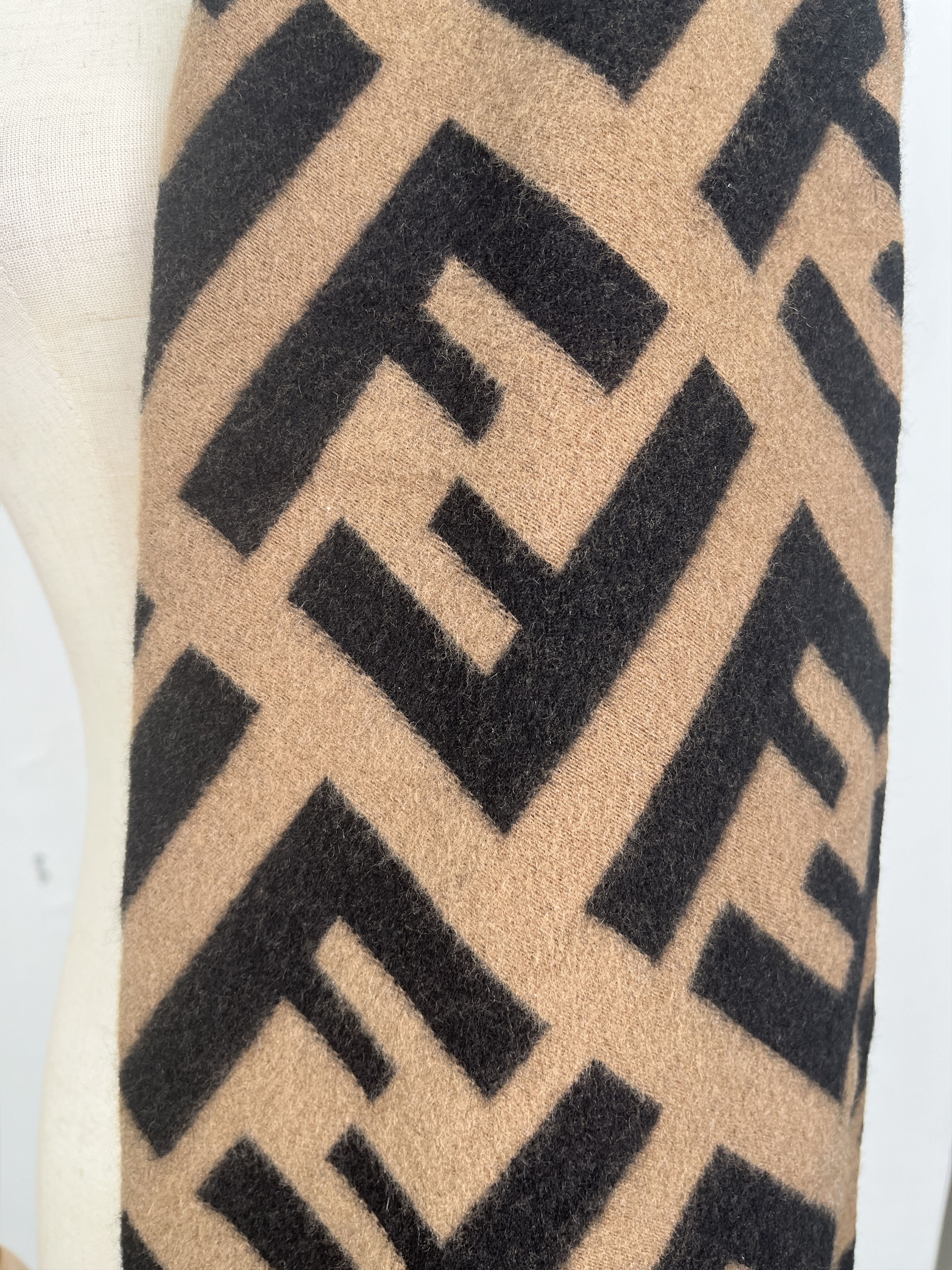 Fendi Monogram Logo Cashmere Wool Stole With Fringe Size ONE SIZE - 3 Thumbnail