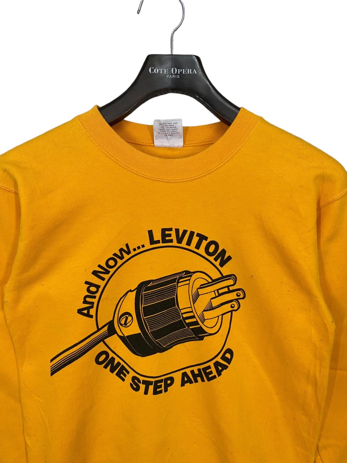 Vintage Vintage 90s leviton sweatshirt crewneck pullover size s Size US S / EU 44-46 / 1 - 4 Thumbnail