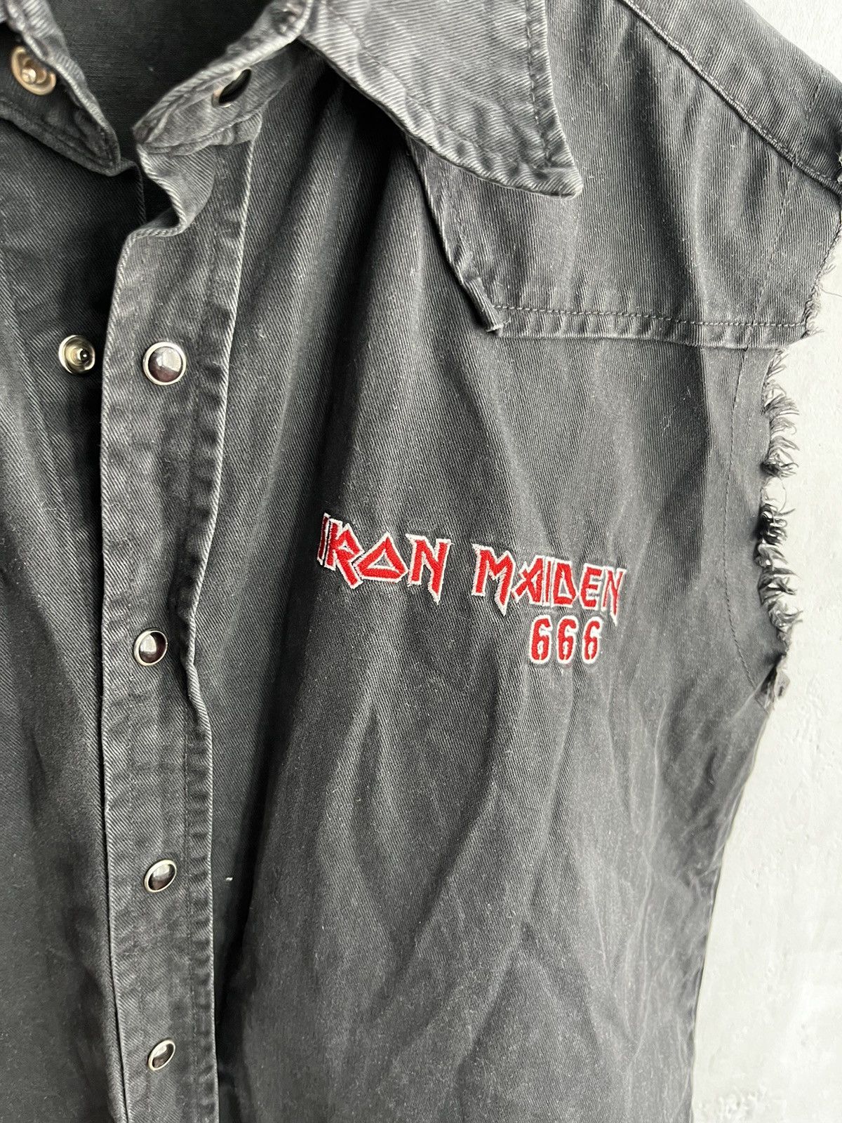 Band Tees × Iron Maiden Iron Maiden vintage vest size M Size US M / EU 48-50 / 2 - 5 Thumbnail
