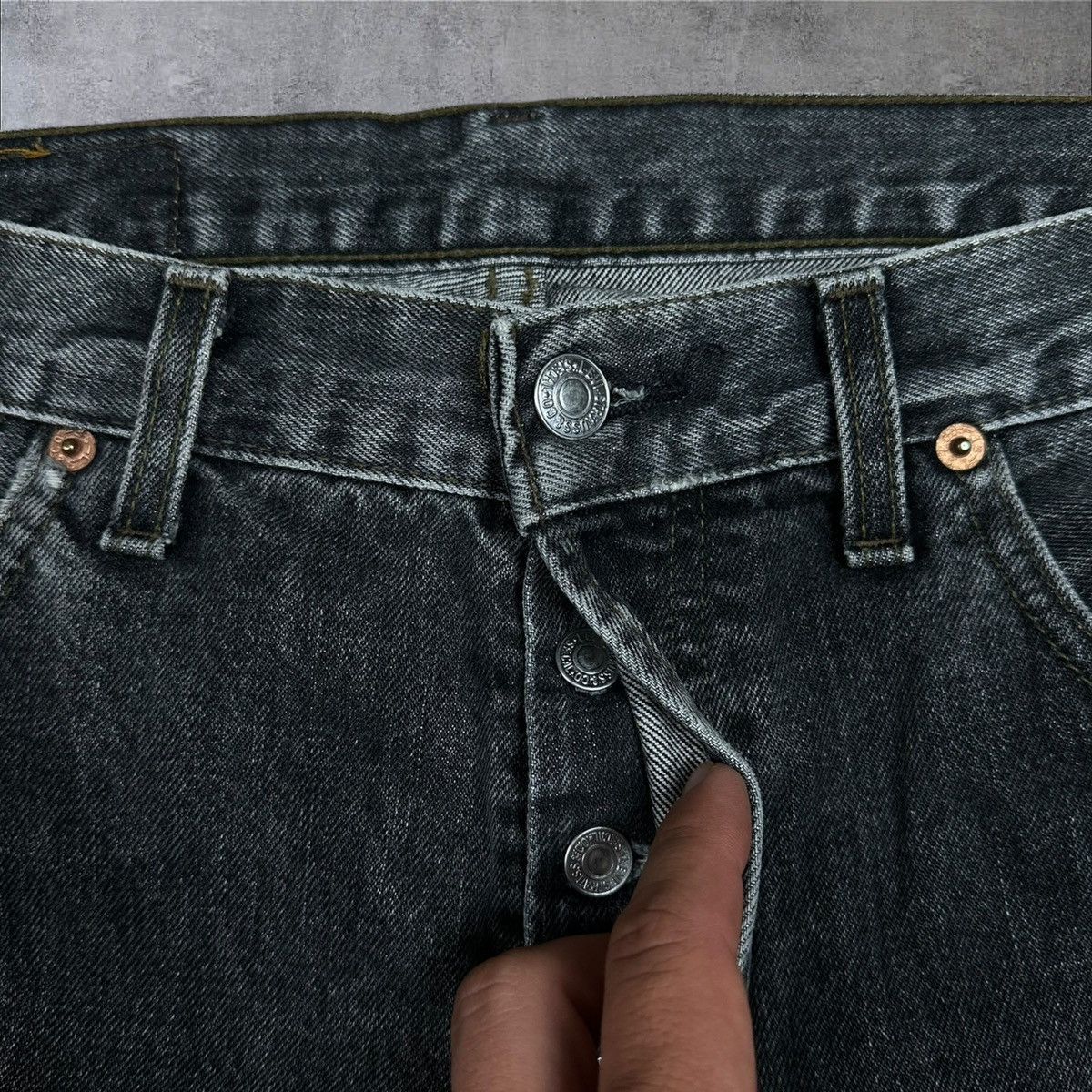 Levi's × Vintage Vintage Levi’s 501 Washed Gray Denim Pants Jeans W36 L32 Size US 36 / EU 52 - 5 Thumbnail