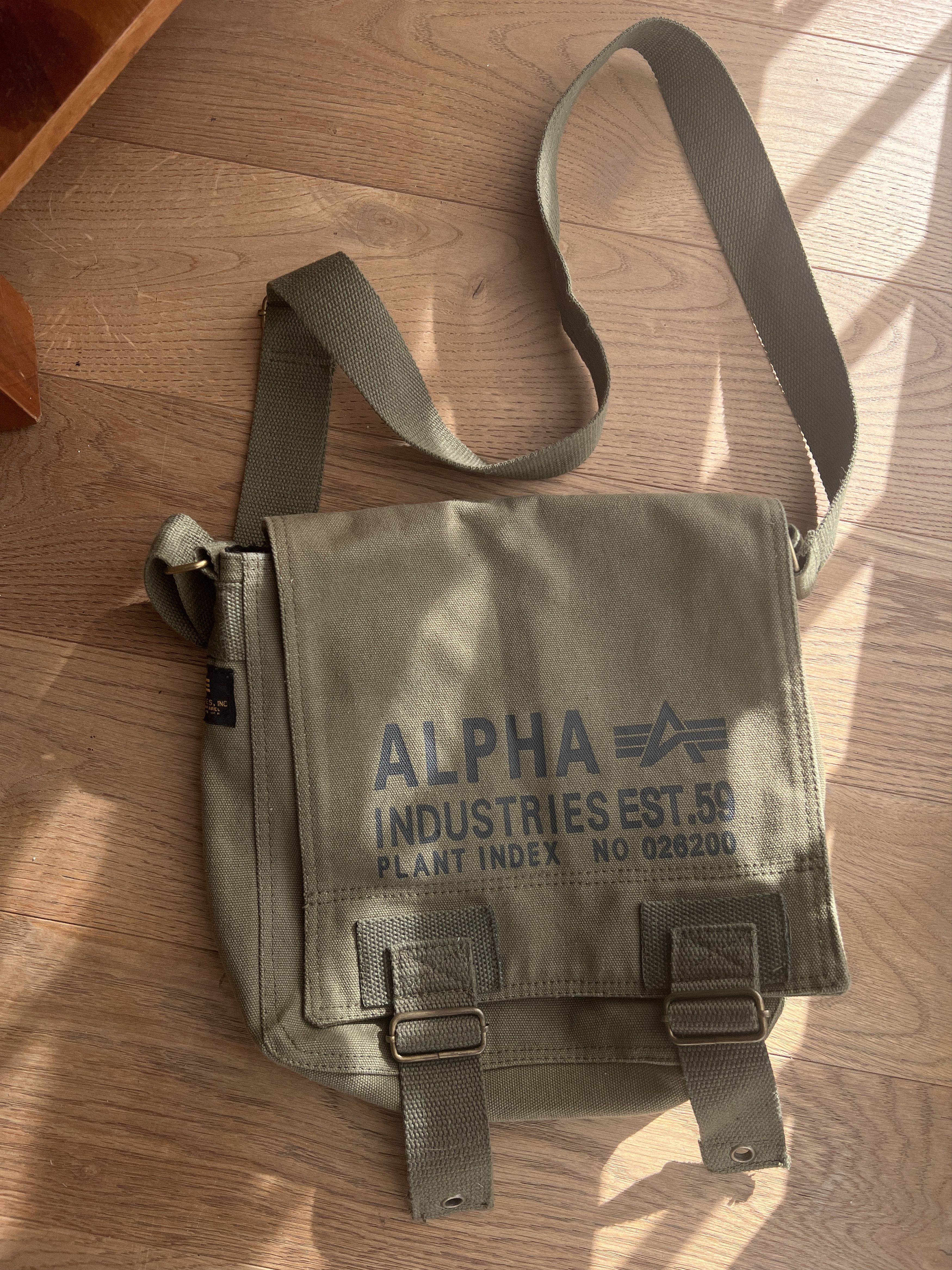 Alpha Industries Mini Bag 00S Sling Messenger Hype Army Y2K in Green, Men's