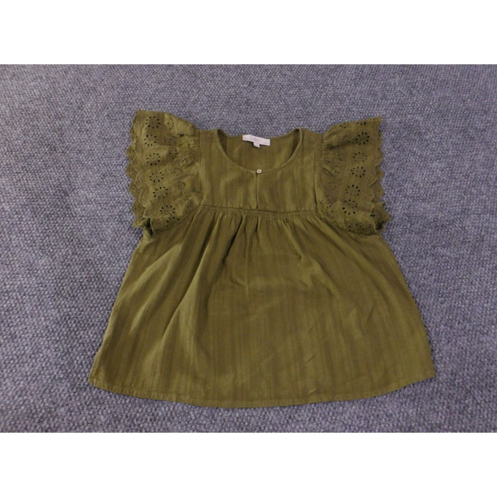 Ann Taylor Loft Blouse Womens Petite Medium Green Eyelet Flutter Sleeve Embroidered Top Size M / US 6-8 / IT 42-44 - 2 Thumbnail