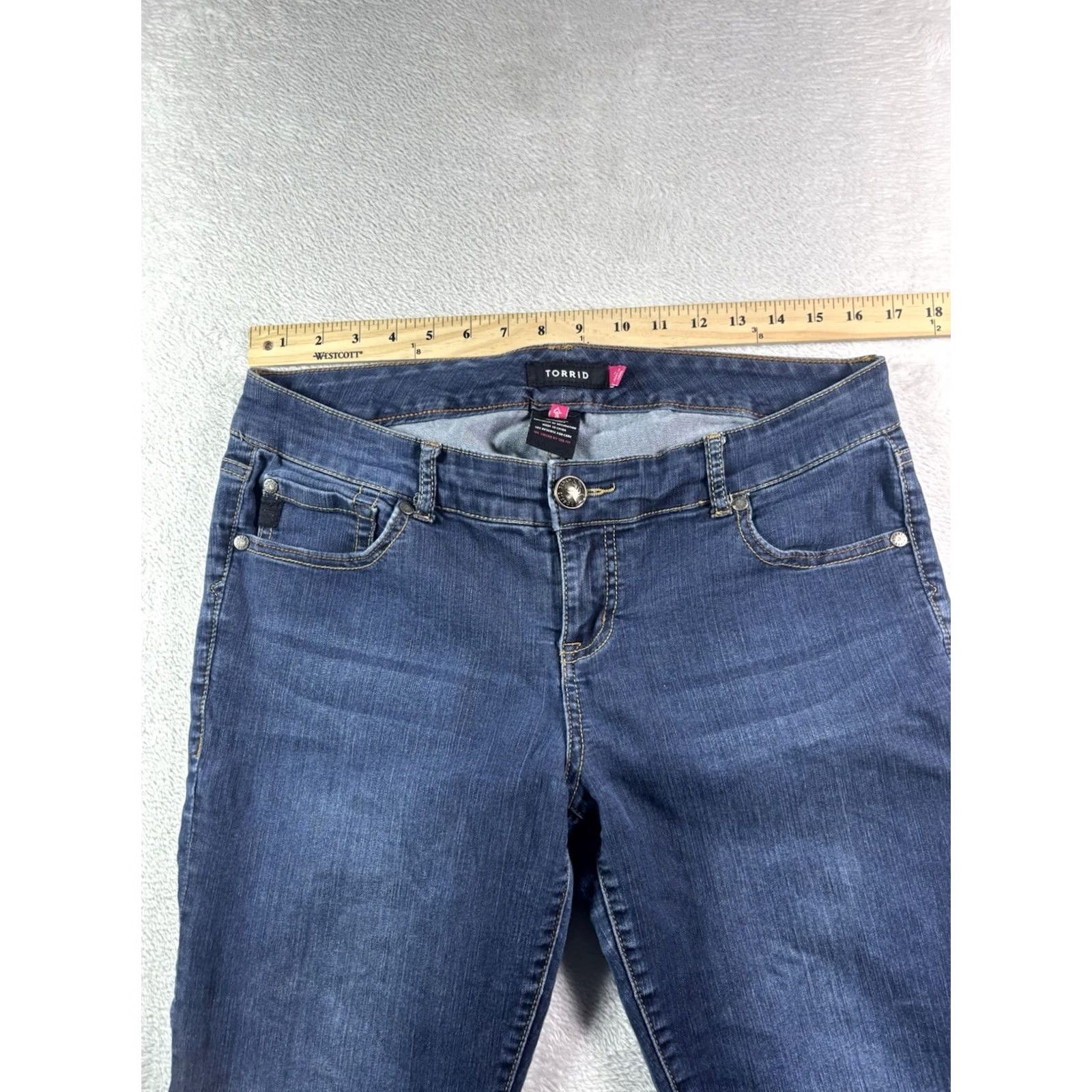 Torrid Torrid Jeans Women Straight Leg Fit Size 12R Medium Wash Vintage Stretch Jeans Size 34" / US 12 / IT 48 - 6 Thumbnail