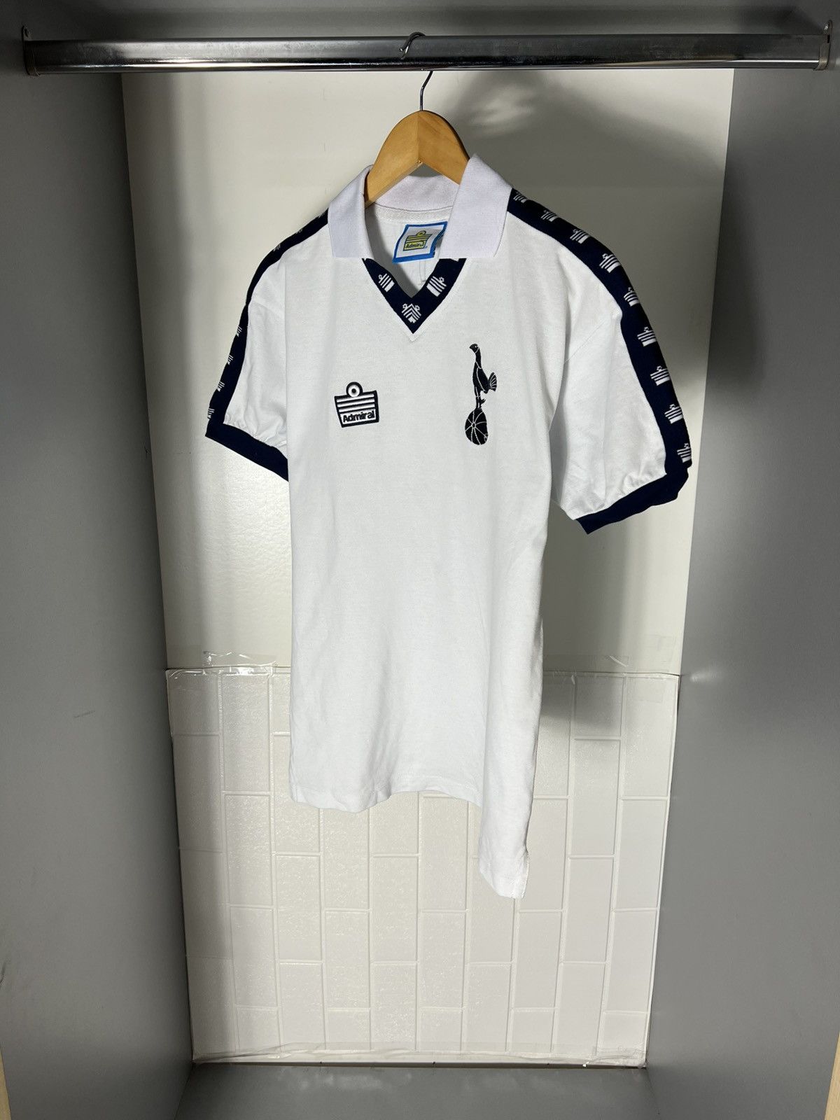 Vintage ADMIRAL FC TOTTENHAM HOTSPUR ENGLAND RETRO SOCCER JERSEY Size US S / EU 44-46 / 1 - 2 Thumbnail