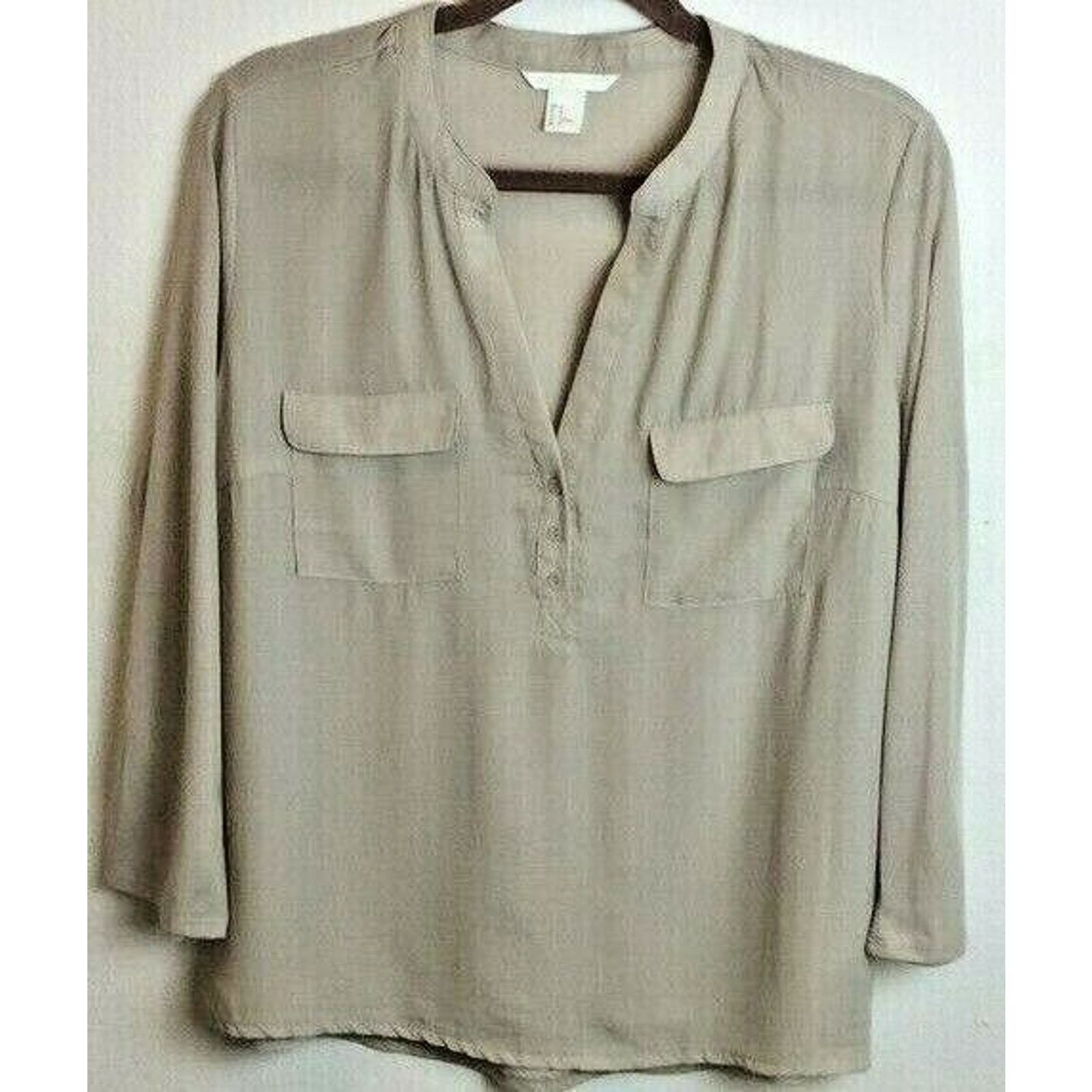 H&M H & M Blouse Double Front Pockets V Neckline 100% PolySize M Size M / US 6-8 / IT 42-44 - 6 Thumbnail